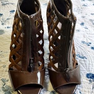 Sofft light brown heals w/zipper